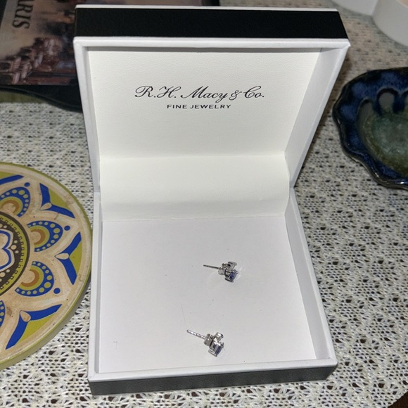 Blue and White Cubic Zirconia Heart Stud Earrings in Sterling Silver brand new - Picture 2 of 4